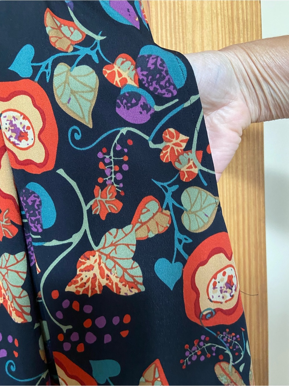 Cottage core Lulu RoseNavy Circle Skirt with Multicolor Blooms with large pocket - Picture 3 of 6
